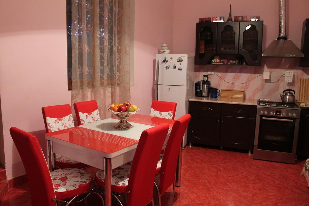 Guesthouse Medea On Pushkini 4 库塔伊西 外观 照片