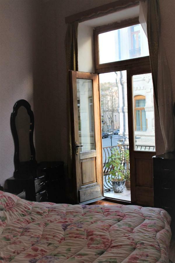 Guesthouse Medea On Pushkini 4 库塔伊西 外观 照片